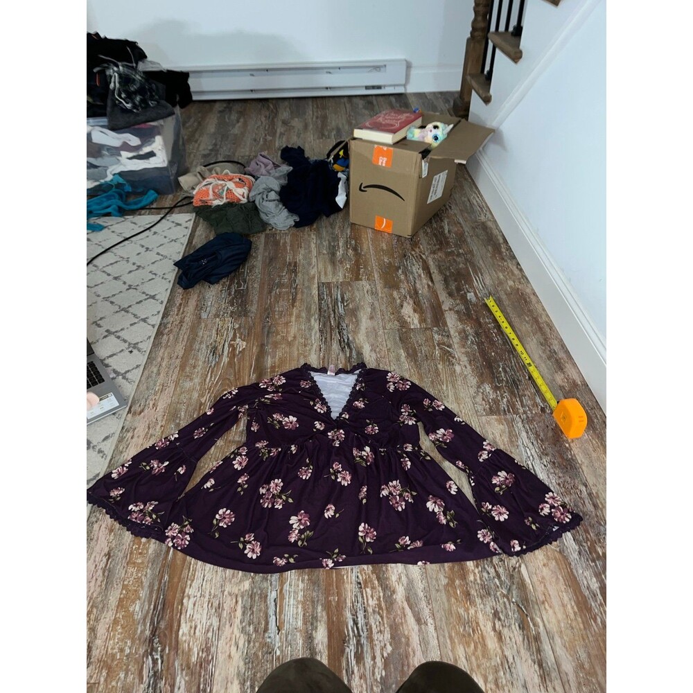 Women’s No Boundaries Purple Floral Print V Neck Blouse Size large